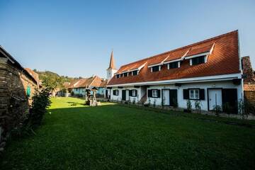 Фото Отели типа «постель и завтрак» Cloasterf Haus г. Cloaşterf 2